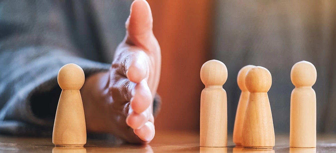 Does the political independence of banking regulators and supervisors improve financial stability?